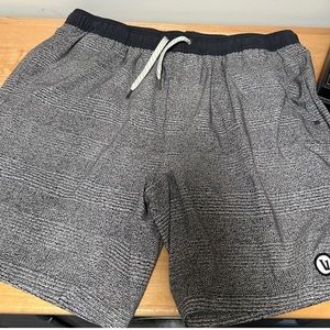 Men’s Vuori Kore Short Size Large
